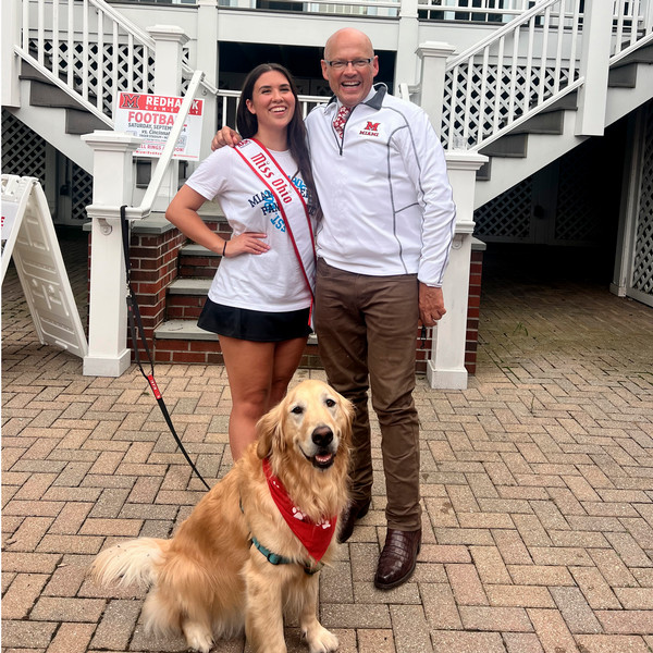 Jacobs stands with Miami University President Gregory Crawford and his dog, Ivy