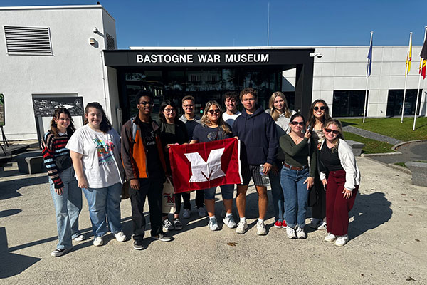 Miami University students outside the Bastogne War Museum