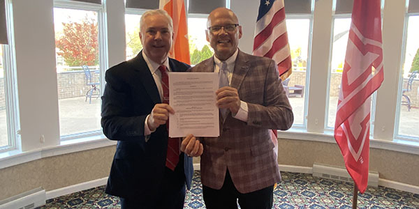 Timothy McGowan, president of Maple Knolls Communities, left, and Miami University President Gregory Crawford recently signed an extension of the affiliation agreement between the Knolls of Oxford and Miami University.