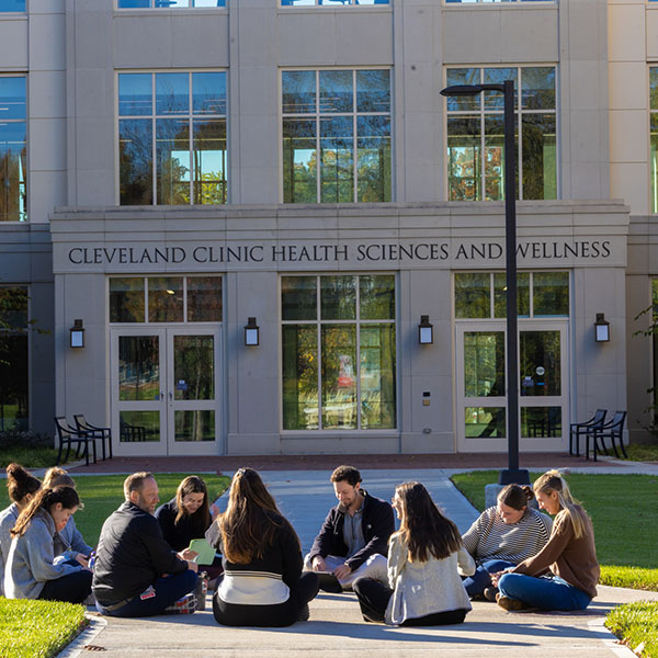 Miami University students outside the Cleveland Clinic Health Sciences and Wellness facility.